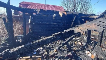 Женщина спалила дачный дом, решив растопить его розжигом для мангала