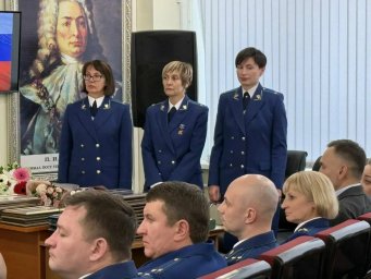 Губернатор отметил заслуги сотрудников и ветеранов органов прокуратуры Камчатского края 2