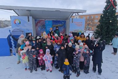 Торжественное открытие новой новогодней площадки с катком состоялось в городе Елизово на Камчатке 2