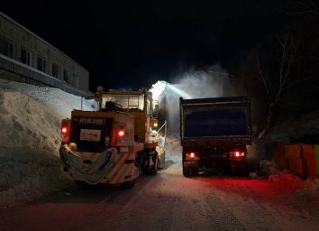 Масштабные работы по расчистке и вывозу снега осуществлялись ночью в Петропавловске-Камчатском 4