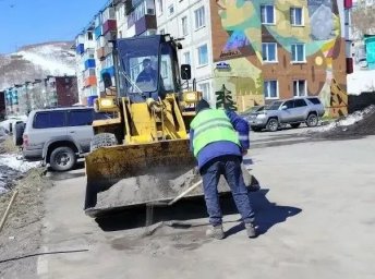 Ежедневно занимаются уборкой городских территорий дорожные службы Петропавловска-Камчатского 4