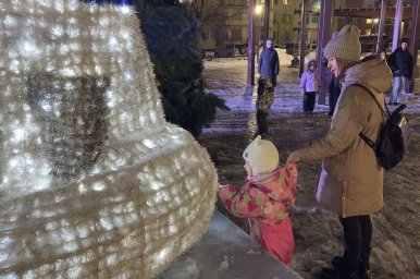 Пять новогодних елок торжественно открыты в столице Камчатки 0