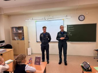 Занятие по основам безопасности провели для школьников пожарные Вилючинска на Камчатке 1