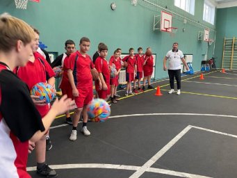 Серию спортивных мастер-классов для педагогов провели в ДНР специалисты с Камчатки 0