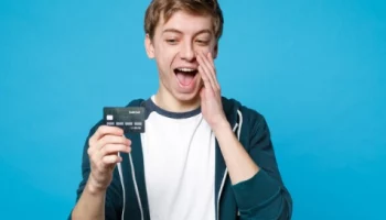 Следственный комитет РФ предупредил несовершеннолетних об уголовной ответственности за хищение денег с чужих банковских карт