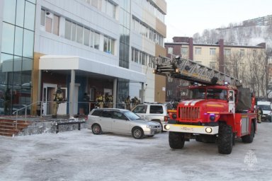 В доме быта «Камчатка» прошли плановые пожарно-тактические учения с эвакуацией людей 7