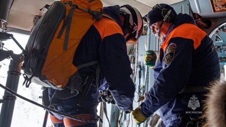 Камчатские спасатели десантировались на склон Козельского вулкана 0