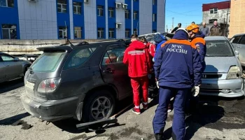 Камчатские спасатели оказали помощь в ликвидации массового ДТП в столице Камчатки