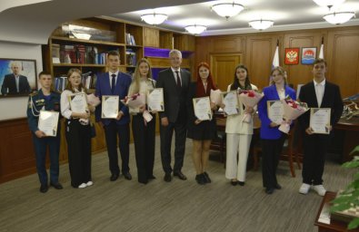 Школьницы из города Елизово удостоены стипендии губернатора Камчатского края 1