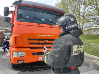 Два грузовика столкнулись в столице Камчатки 1