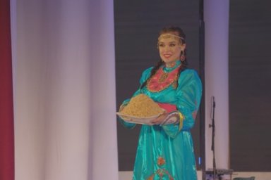 Победительницей межнационального конкурса «Этнокрасавица» на Камчатке стала тувинка 3
