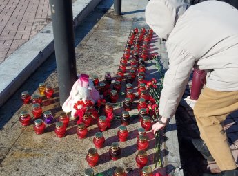 Тысячи жителей Камчатки присоединились к акции памяти погибших в результате теракта в Москве 3