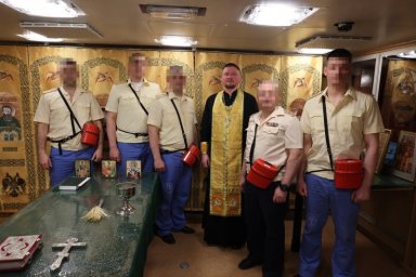 Богослужение на атомной подлодке на глубине 175 метров провел священник на Камчатке 2