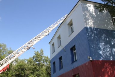 Возгорание в столовой и семь пострадавших: камчатские бойцы потушили условный пожар в детском доме-интернате 0