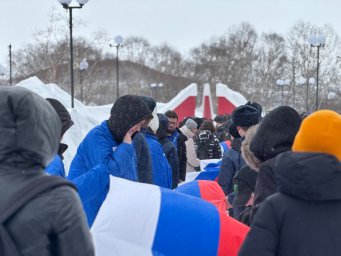 Самый большой флаг России в преддверии Дня защитника Отечества развернули на Камчатке 5