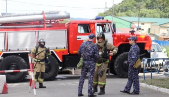 На Камчатке сотрудники Росгвардии и МЧС провели совместные пожарно-тактические учения