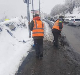Дорожные службы продолжают работать без остановки в столице Камчатки 3