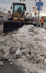 Работы по зимней уборке городской территории продолжаются в Петропавловске-Камчатском 8