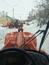 Подрядные организации ведут расчистку внутриквартальных проездов и придомовых территорий в Петропавловске-Камчатском 2