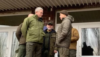 Камчатка стала восьмым регионом ДФО, помогающим восстанавливать Донбасс Камчатка стала восьмым регионом ДФО, помогающим восстанавливать Донбасс