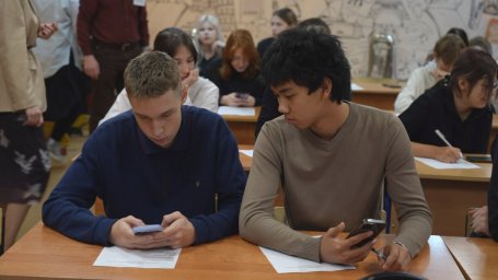 Специалисты МФЦ помогают оформлять «Мою Пушкинскую карту» школьникам Камчатки 1