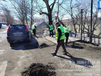 Подрядные организации продолжают уборку городских территорий в Петропавловске-Камчатском 0