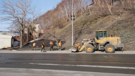 Основной задачей дорожников остаётся уборка песка и мусора в Петропавловске-Камчатском 6