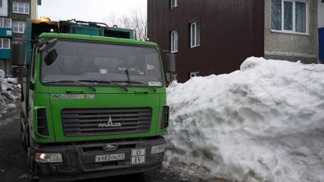 На эффективность работы по вывозу мусора влияют состояние дворовых проездов и парковки в Петропавловске-Камчатском 2