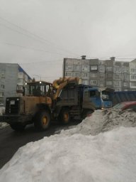 Продолжают борьбу со снегом и льдом коммунальные службы Петропавловска-Камчатского 3