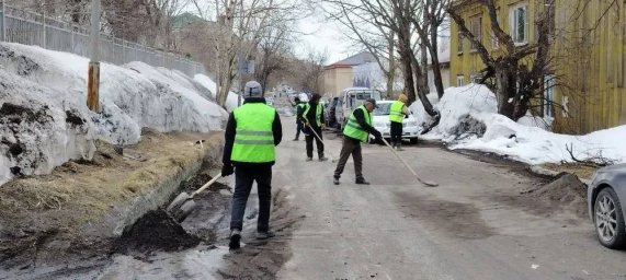 Основной задачей дорожников остаётся уборка песка и мусора в Петропавловске-Камчатском 3