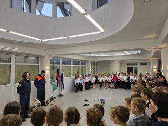 Спасатели и их собаки встретились с учащимися детского образовательного центра Петропавловска-Камчатского 1