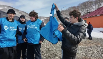 Более 70 участников вышли на очистку берегов Авачинской губы на Камчатке