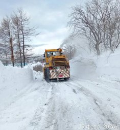 Расширением проезжей части и устранением снежного наката занимались сегодня службы в Петропавловске-Камчатском 5