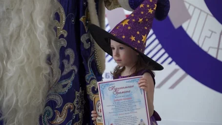 Всероссийский Дед Мороз передал подарки камчатским детям участников СВО 0