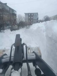 Борьбу с последствиями циклона ведут коммунальщики в Петропавловске-Камчатском 2