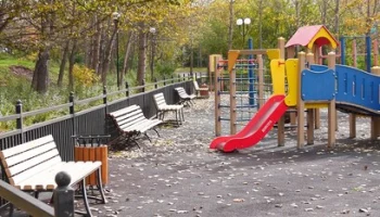 В столице Камчатки обследуют все детские площадки