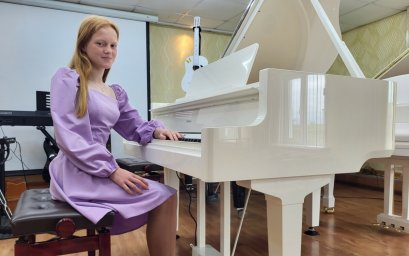 Новый концертный рояль появился в детской музыкальной школе Усть-Камчатска 0