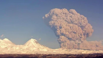 Оперативно отреагировали на распространение вулканического облака службы на Камчатке