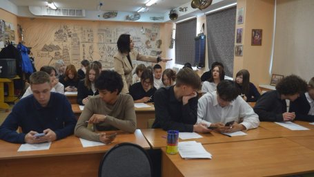 Специалисты МФЦ помогают оформлять «Мою Пушкинскую карту» школьникам Камчатки 2