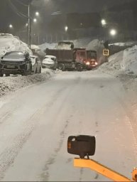 Техника весь день работала на магистралях, внутриквартальных проездах и придомовых территориях Петропавловска-Камчатского 5