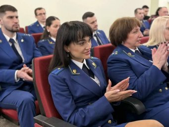 Губернатор отметил заслуги сотрудников и ветеранов органов прокуратуры Камчатского края 3