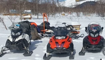 На Камчатке медиков доставили на снегоходе к пострадавшему в Налычево