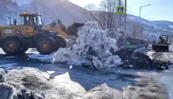 Продолжается вывоз снега с улиц Петропавловска-Камчатского