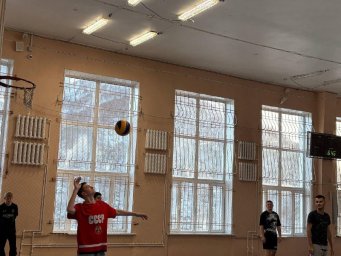 Соревнования по волейболу среди студенческих групп первого курса прошли в университете на Камчатке 0