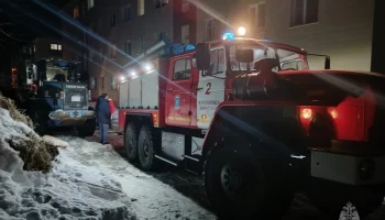 В столице Камчатки пожарные эвакуировали троих человек