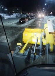 Работы по зимнему содержанию дорог продолжались в ночную смену в Петропавловске-Камчатском 16