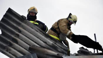В Петропавловске-Камчатском пожарные инспекторы выясняют причину пожара в частном доме