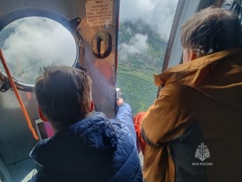 Наиболее активные вулканы обследовали ученые и сотрудники МЧС на Камчатке 1