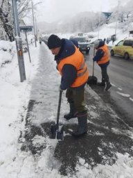 Дорожные службы продолжают работать без остановки в столице Камчатки 9