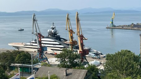 Знаменитая яхта Nord встала у причала порта Петропавловска-Камчатского 1